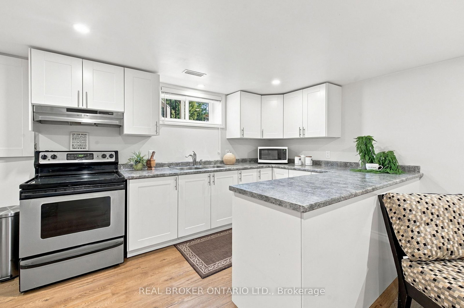 82 Meadowlands Drive W • Ottawa, ON photo 32
