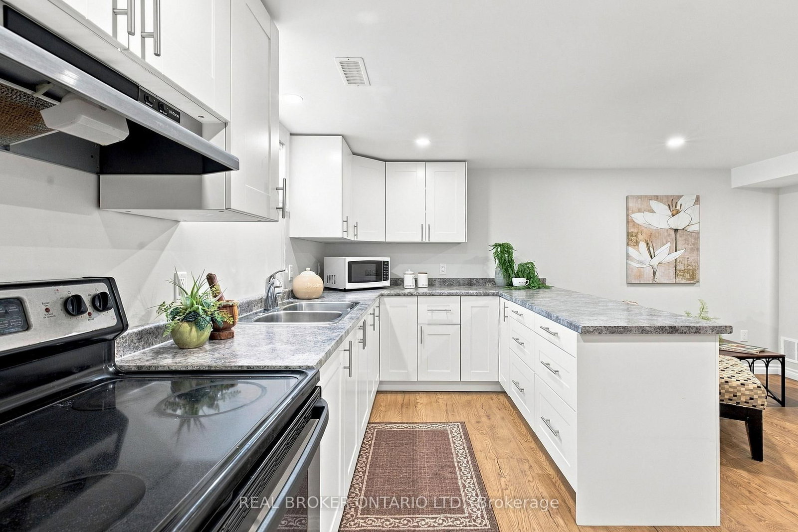 82 Meadowlands Drive W • Ottawa, ON photo 33