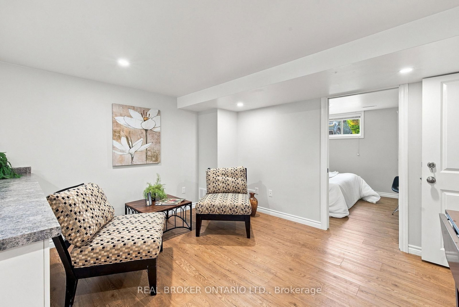 82 Meadowlands Drive W • Ottawa, ON photo 34