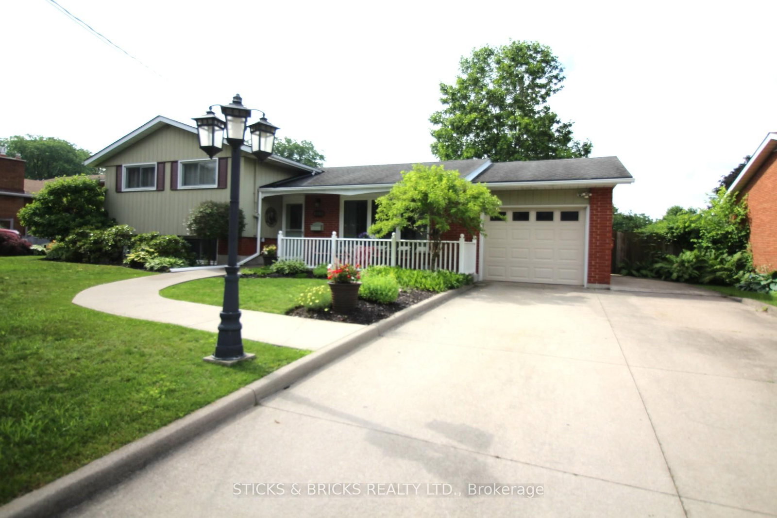 Detached House for sale at 6762 Cherrygrove Road, Niagara Falls, Ontario, L2E 5M6 - Morrison - MLS: X13768992