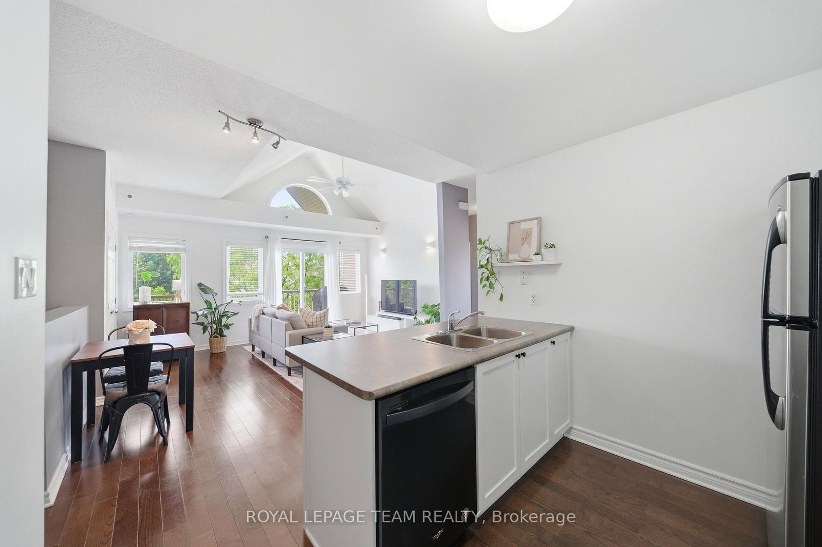 165 Waterbridge Drive • #9 • Ottawa, ON photo 10