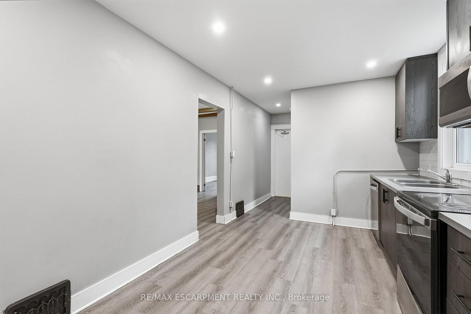 63 Melrose Avenue S • Hamilton, ON photo 12