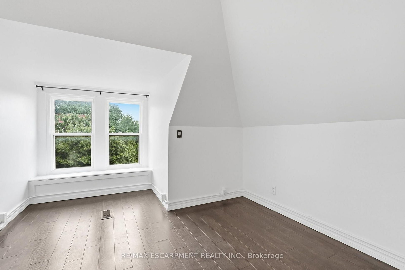 63 Melrose Avenue S • Hamilton, ON photo 32
