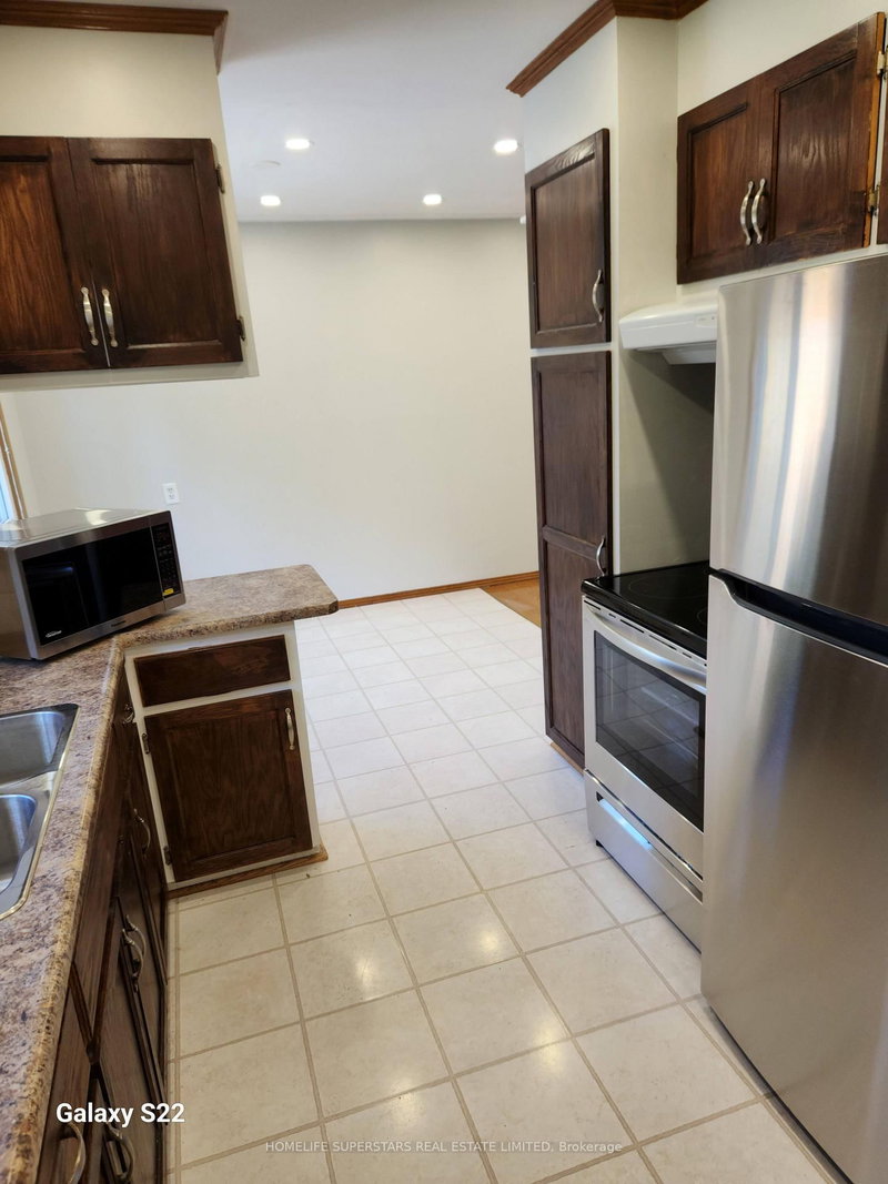 Upper Unit, - 139 Macgregor Crescent