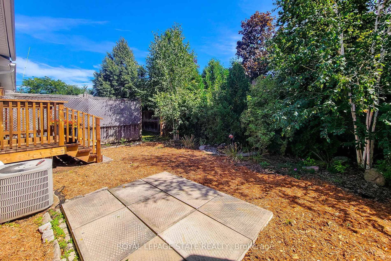 41 Vintners Lane • Grimsby, ON photo 10