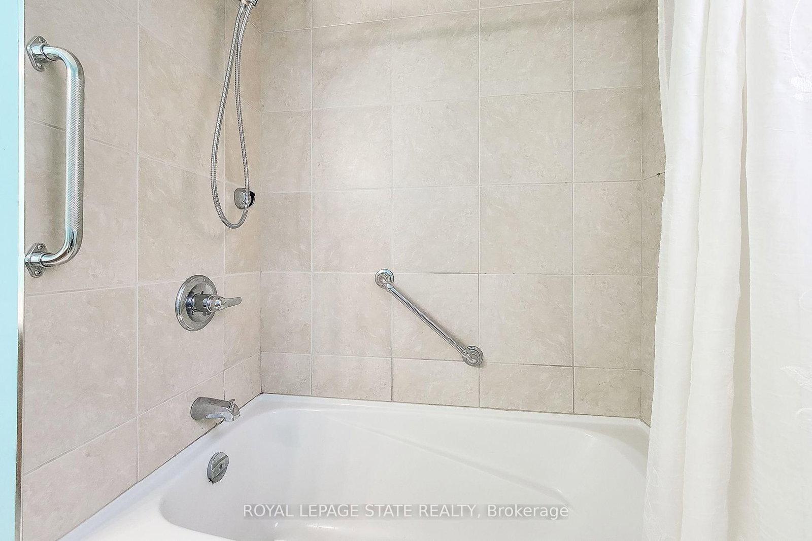 41 Vintners Lane • Grimsby, ON photo 33