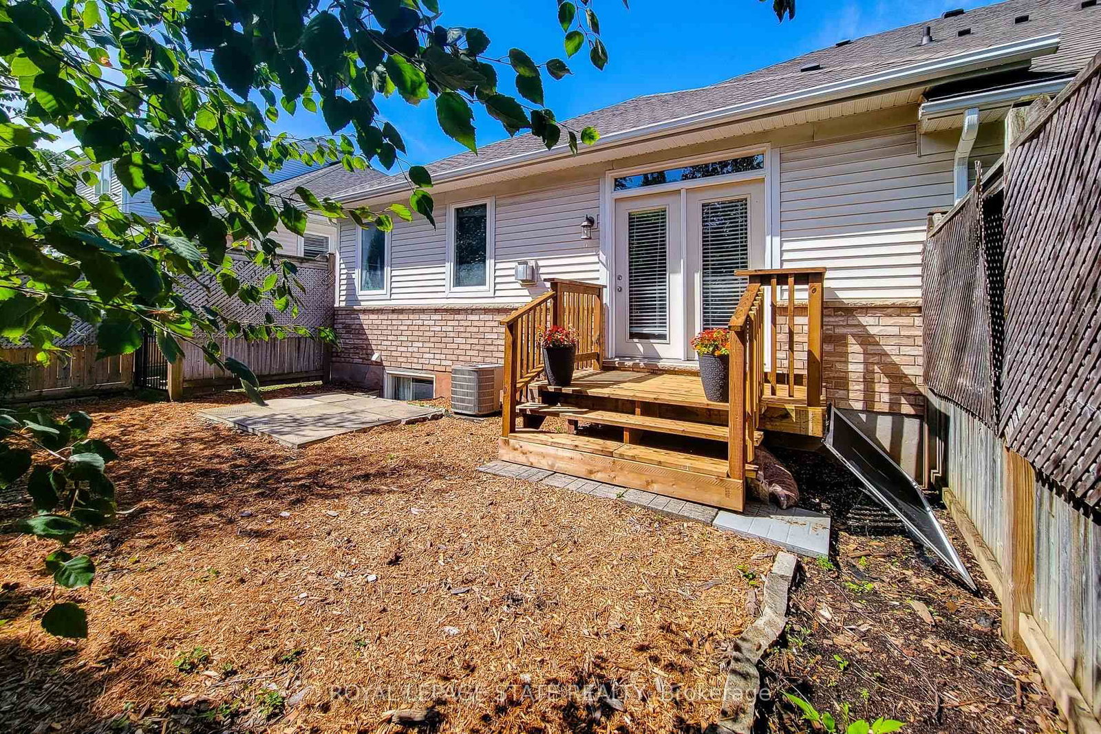 41 Vintners Lane • Grimsby, ON photo 8