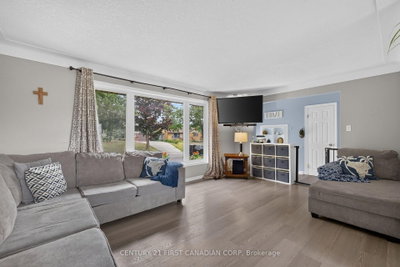 285 Panorama Crescent • London South, ON photo 9