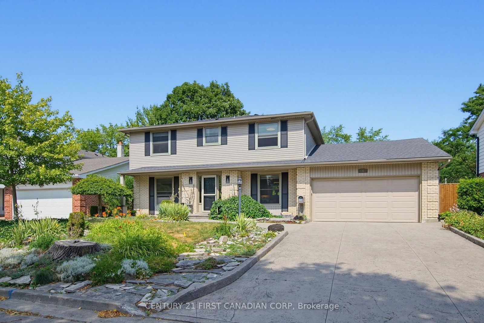 8 Meridene Crescent E • London North, ON photo 1