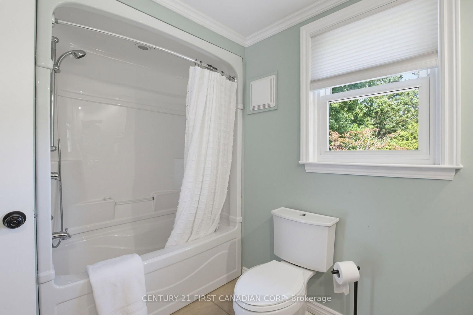 8 Meridene Crescent E • London North, ON photo 17