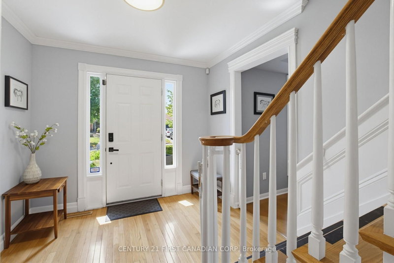 8 Meridene Crescent E