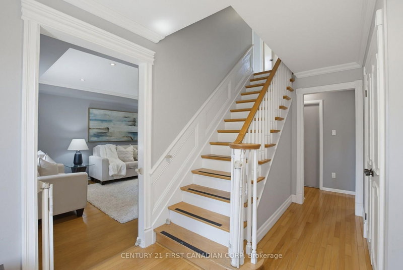 8 Meridene Crescent E