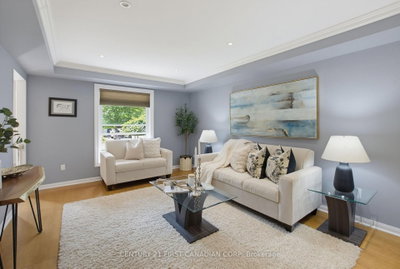 8 Meridene Crescent E • London North, ON photo 5