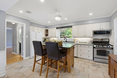 8 Meridene Crescent E • London North, ON photo 8