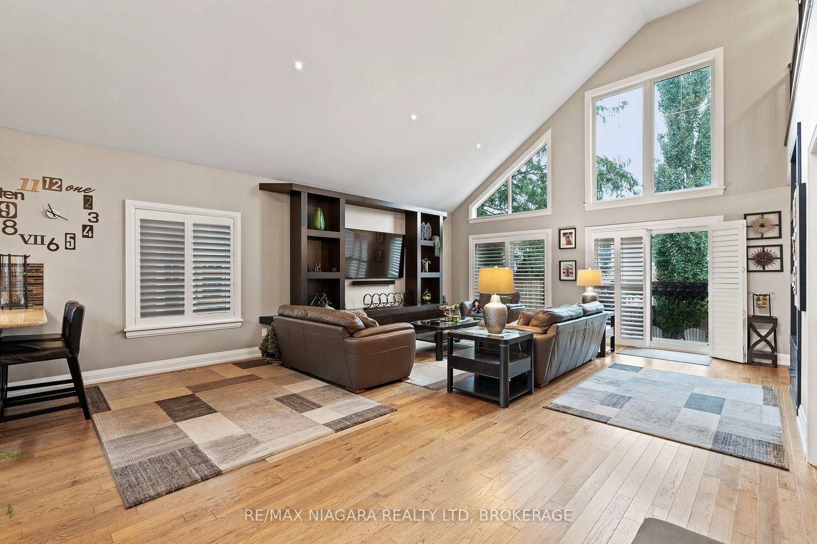 303 Main Street E • Grimsby, ON photo 10