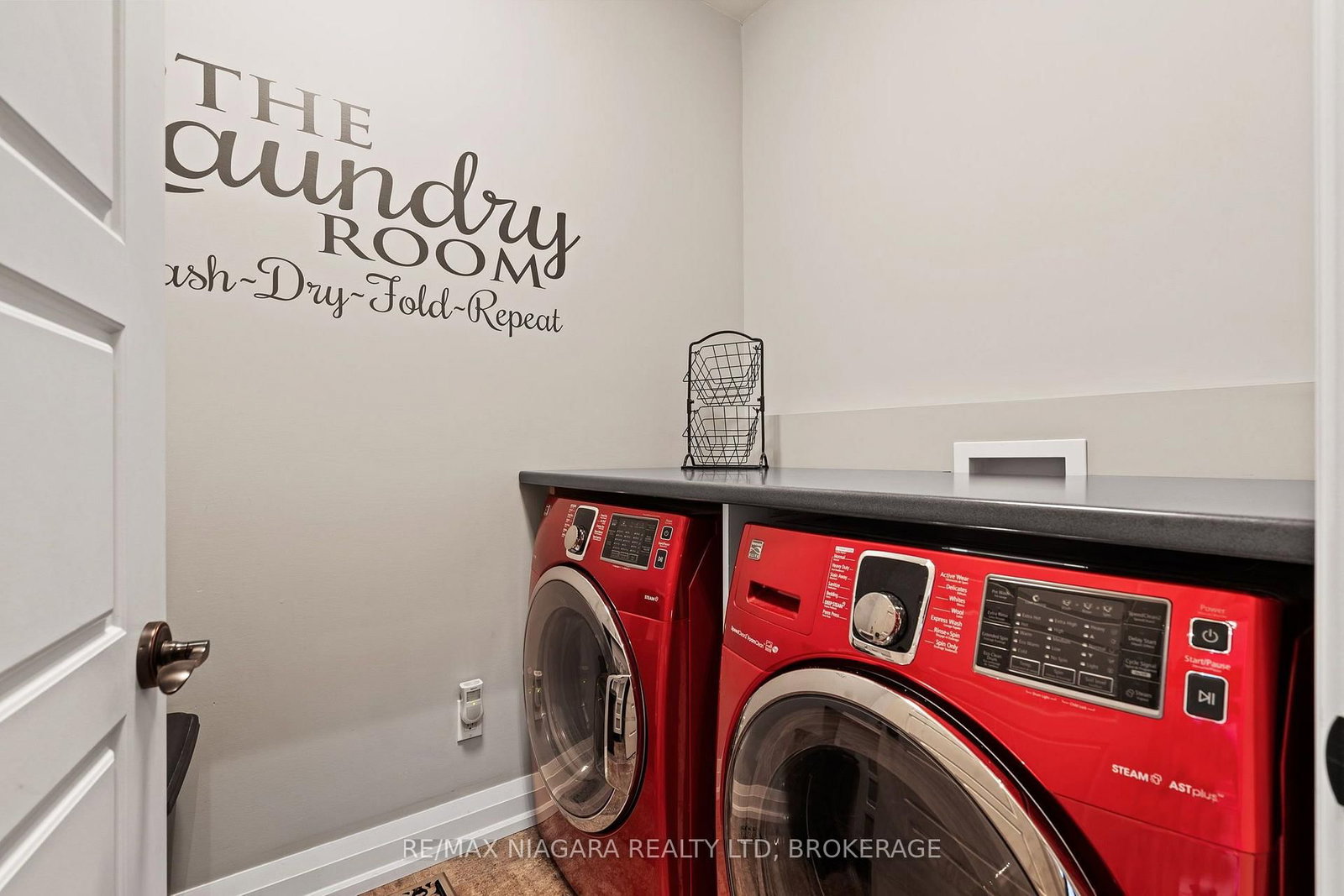 303 Main Street E • Grimsby, ON photo 16