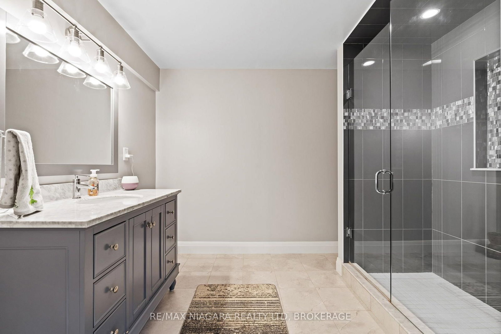 303 Main Street E • Grimsby, ON photo 35