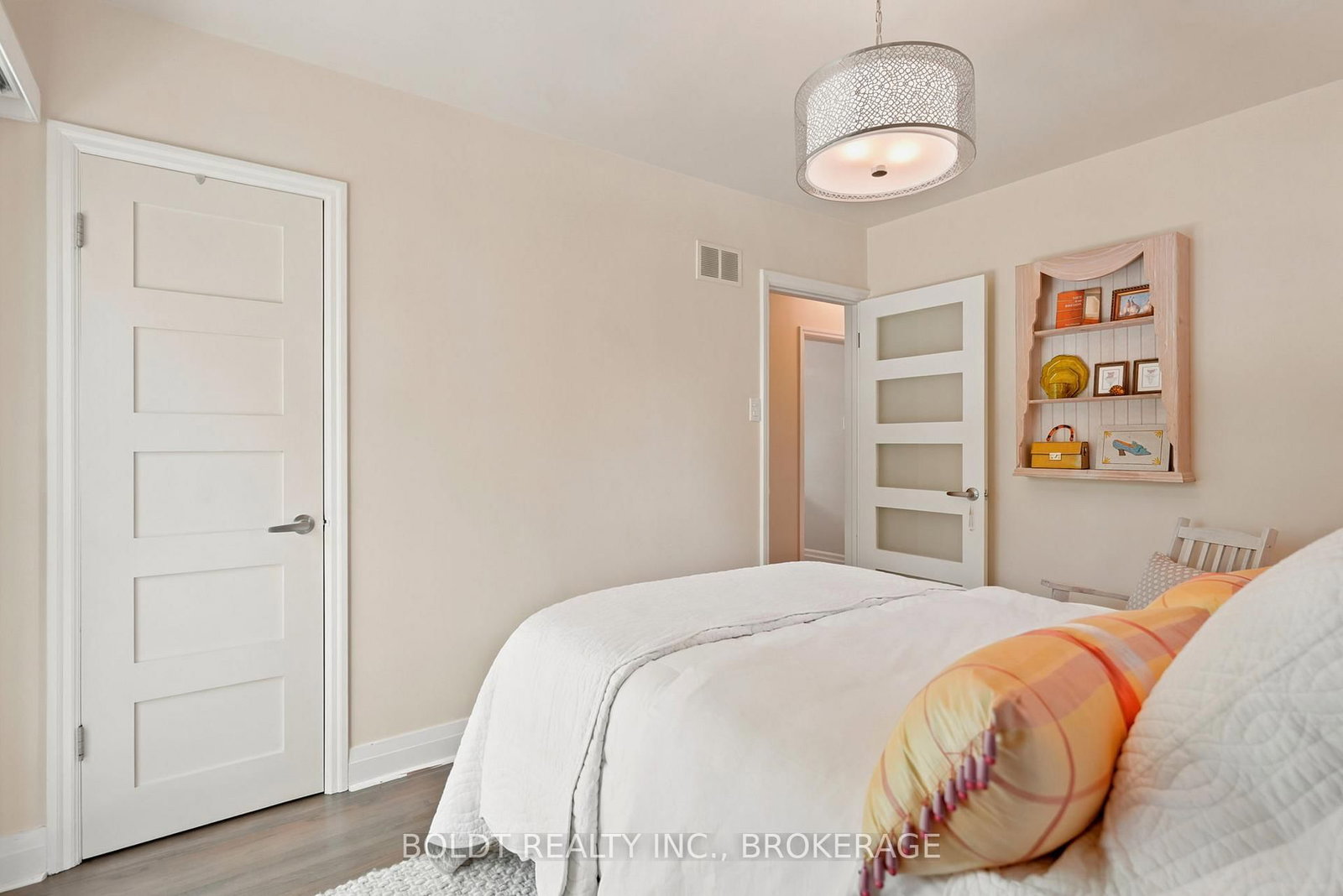 9 Woodgate Avenue • St. Catharines, ON photo 20