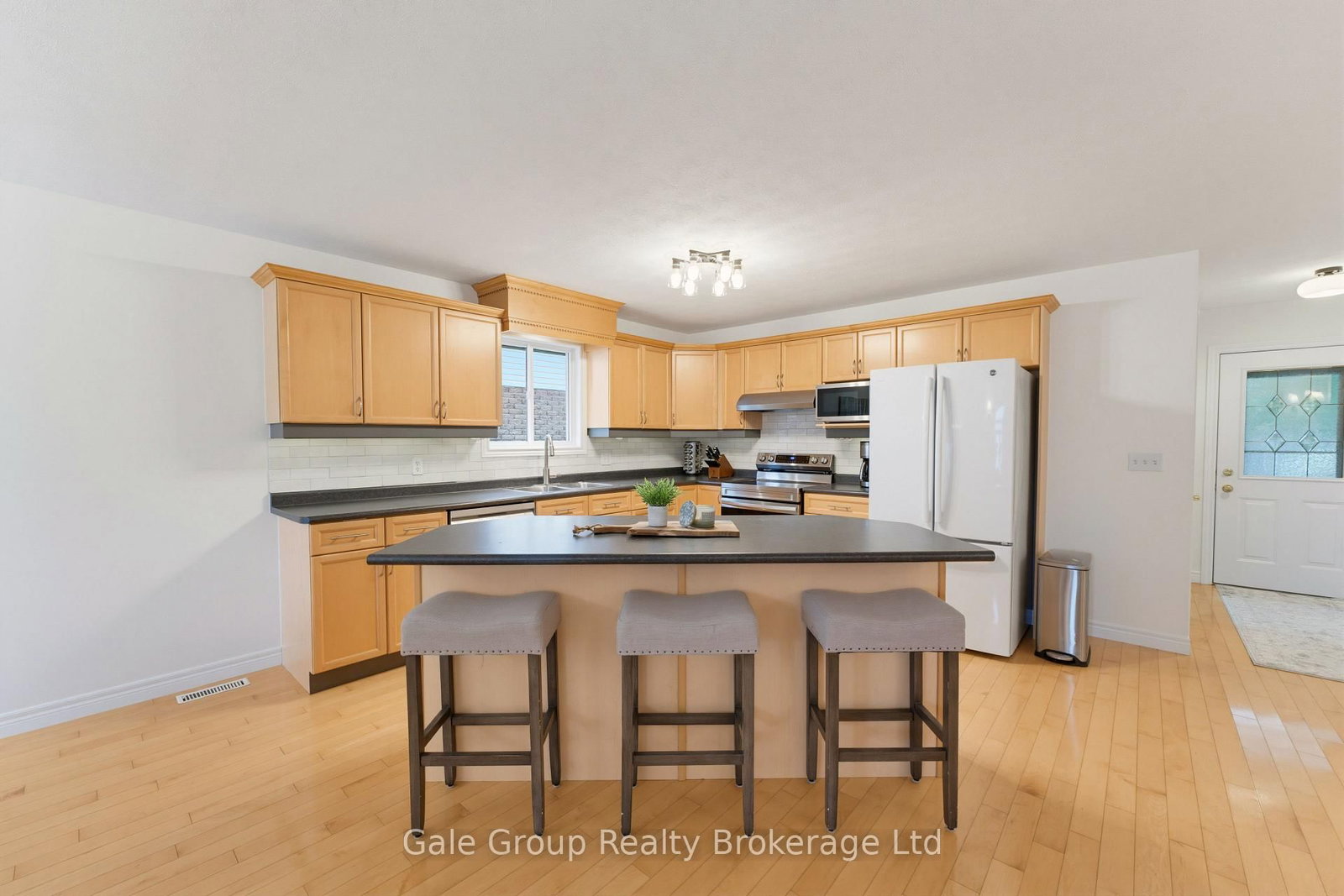 471 Ontario Street • Woodstock, ON photo 8