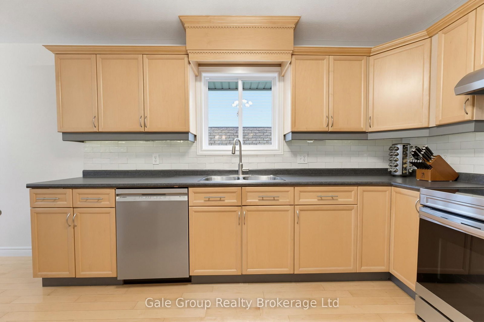 471 Ontario Street • Woodstock, ON photo 9