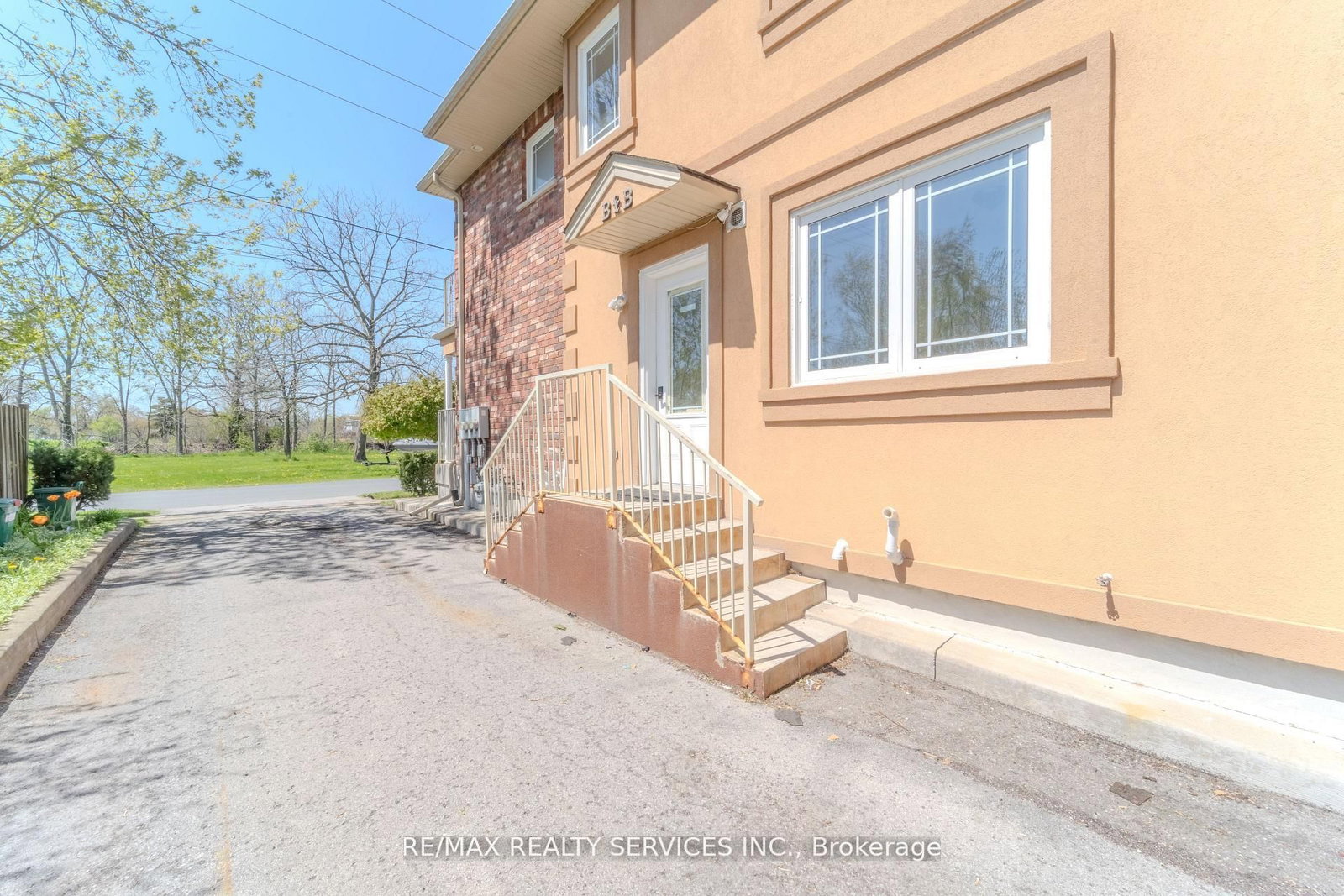8006 Norton Street S • Niagara Falls, ON photo 3