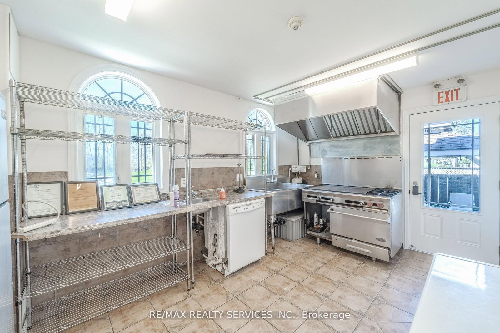 8006 Norton Street S • Niagara Falls, ON photo 8