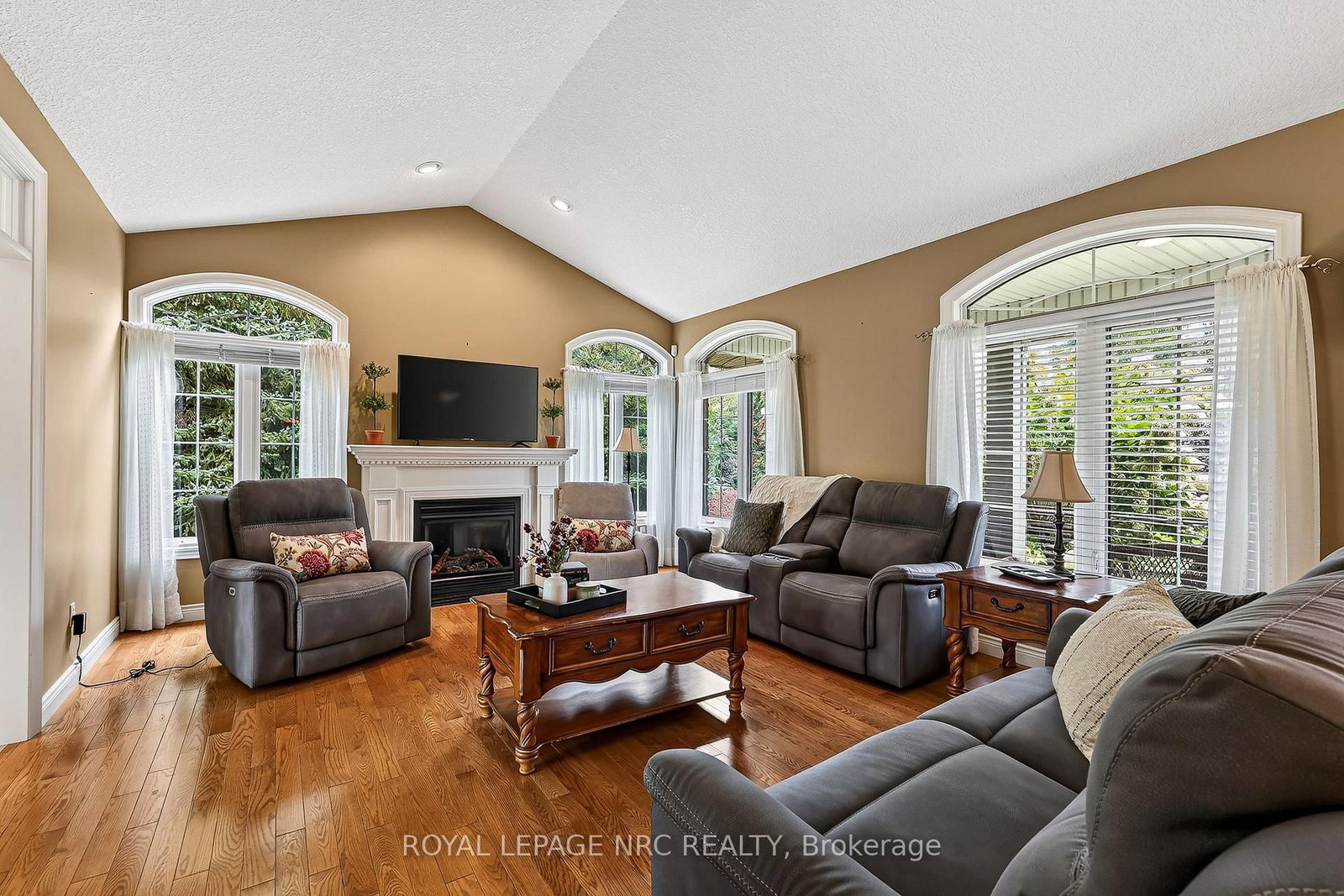 400 Lakeview Drive • Woodstock, ON photo 10
