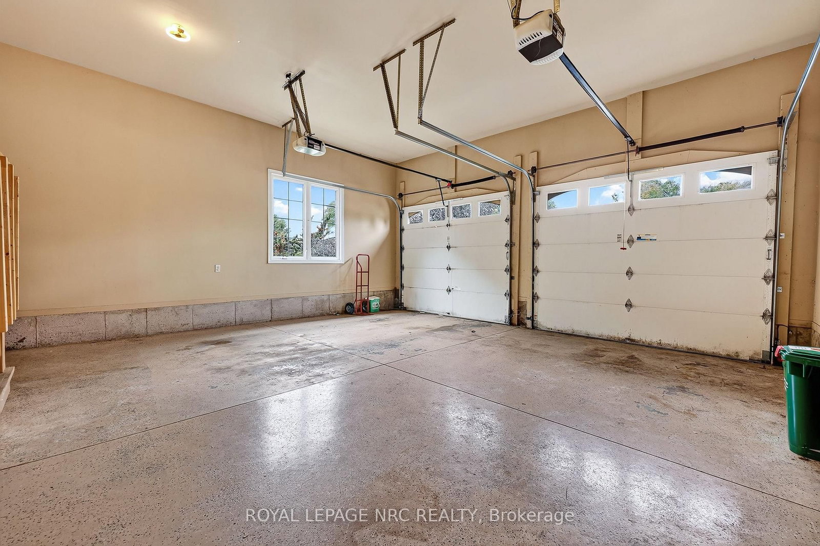 400 Lakeview Drive • Woodstock, ON photo 28