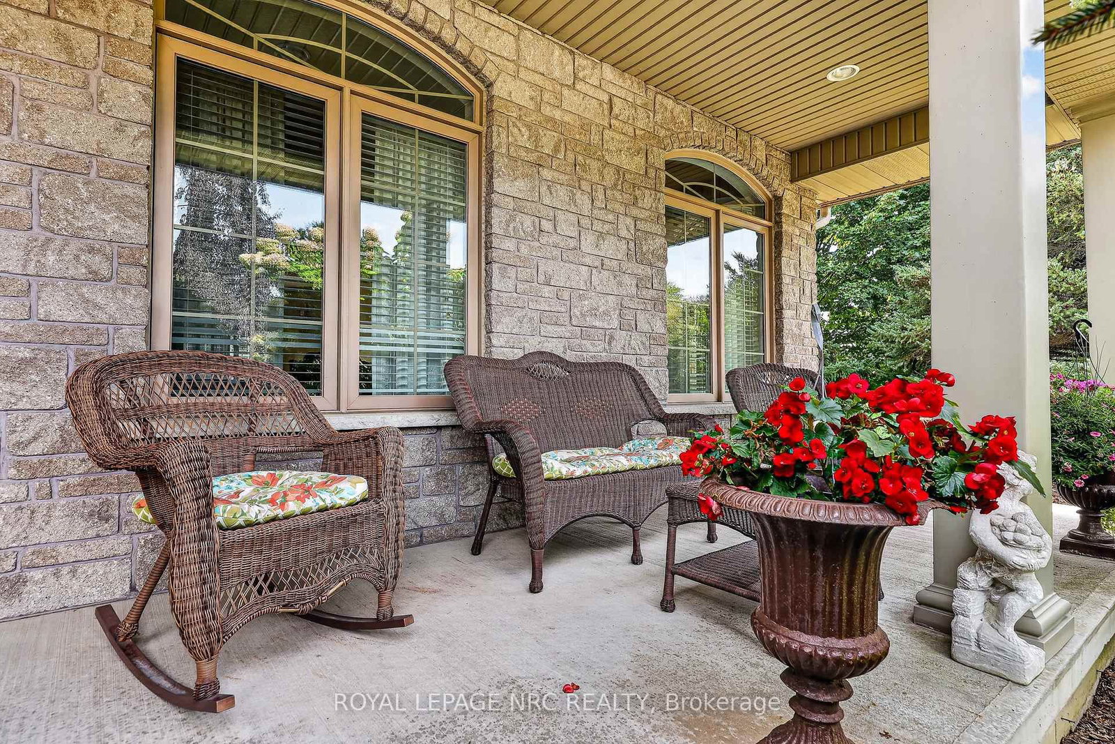 400 Lakeview Drive • Woodstock, ON photo 4