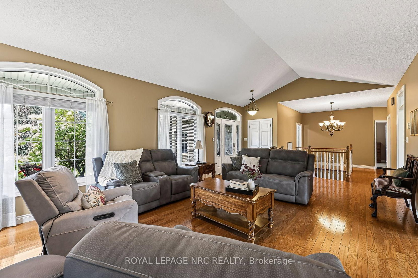 400 Lakeview Drive • Woodstock, ON photo 9