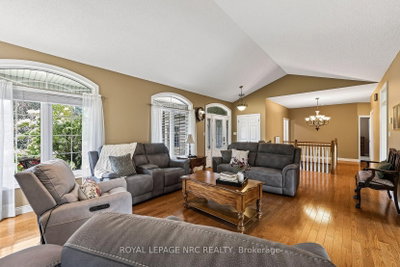 400 Lakeview Drive • Woodstock, ON photo 9