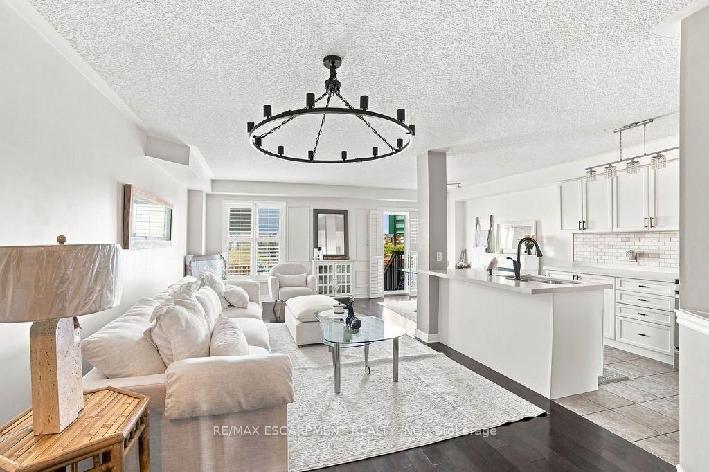 336 Pinehill Drive • Hamilton, ON photo 4