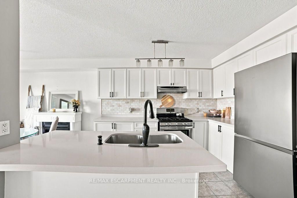 336 Pinehill Drive • Hamilton, ON photo 6