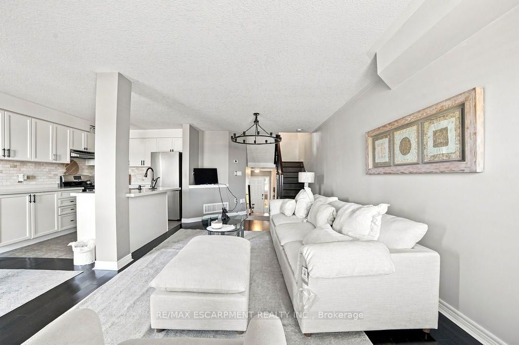 336 Pinehill Drive • Hamilton, ON photo 9