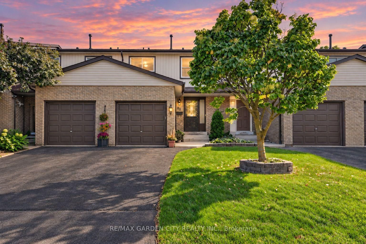 1115 Paramount Drive • #88 • Hamilton, ON photo 2