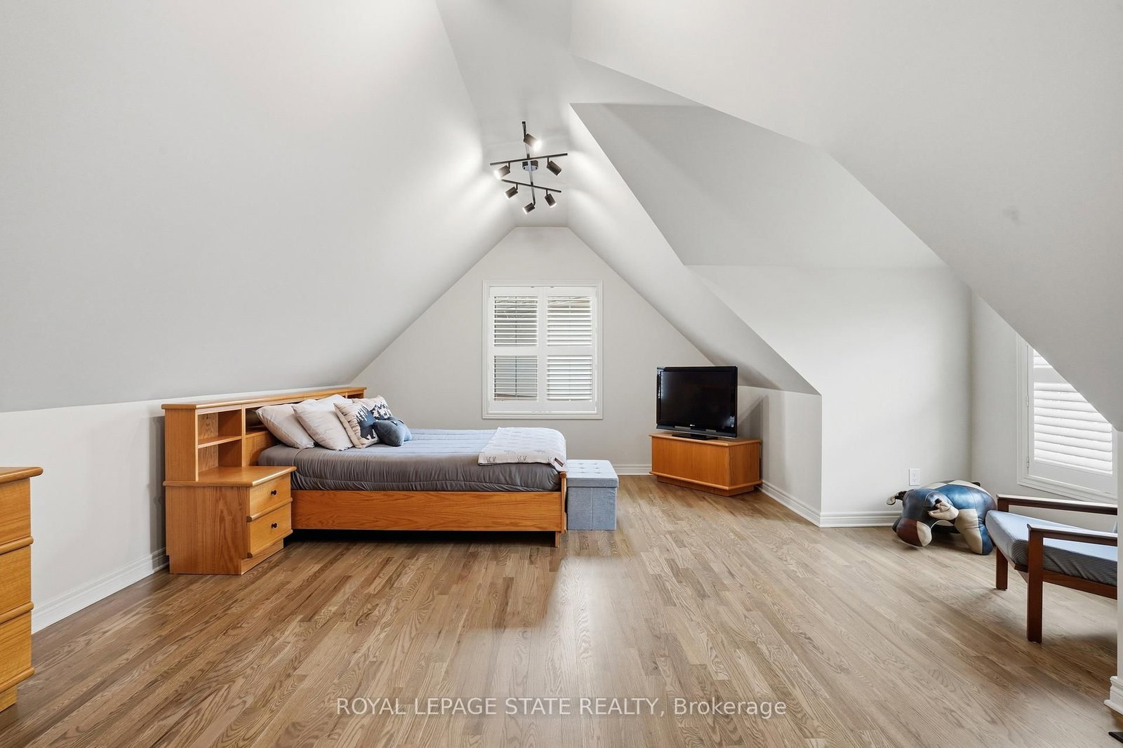 56 MCCAFFERY Crescent • St. Catharines, ON photo 34