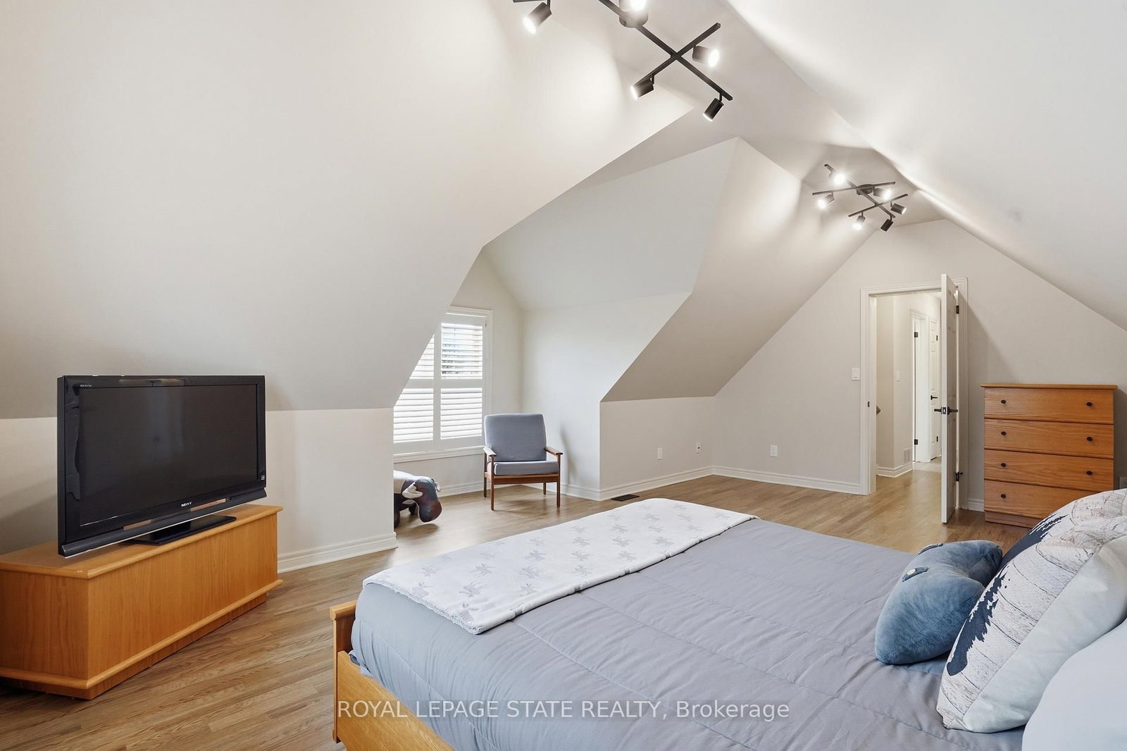 56 MCCAFFERY Crescent • St. Catharines, ON photo 36