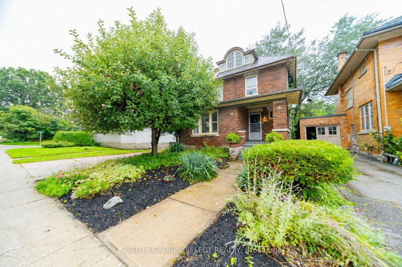 239 Ridout Street S