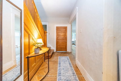 239 Ridout Street S • London South, ON photo 9