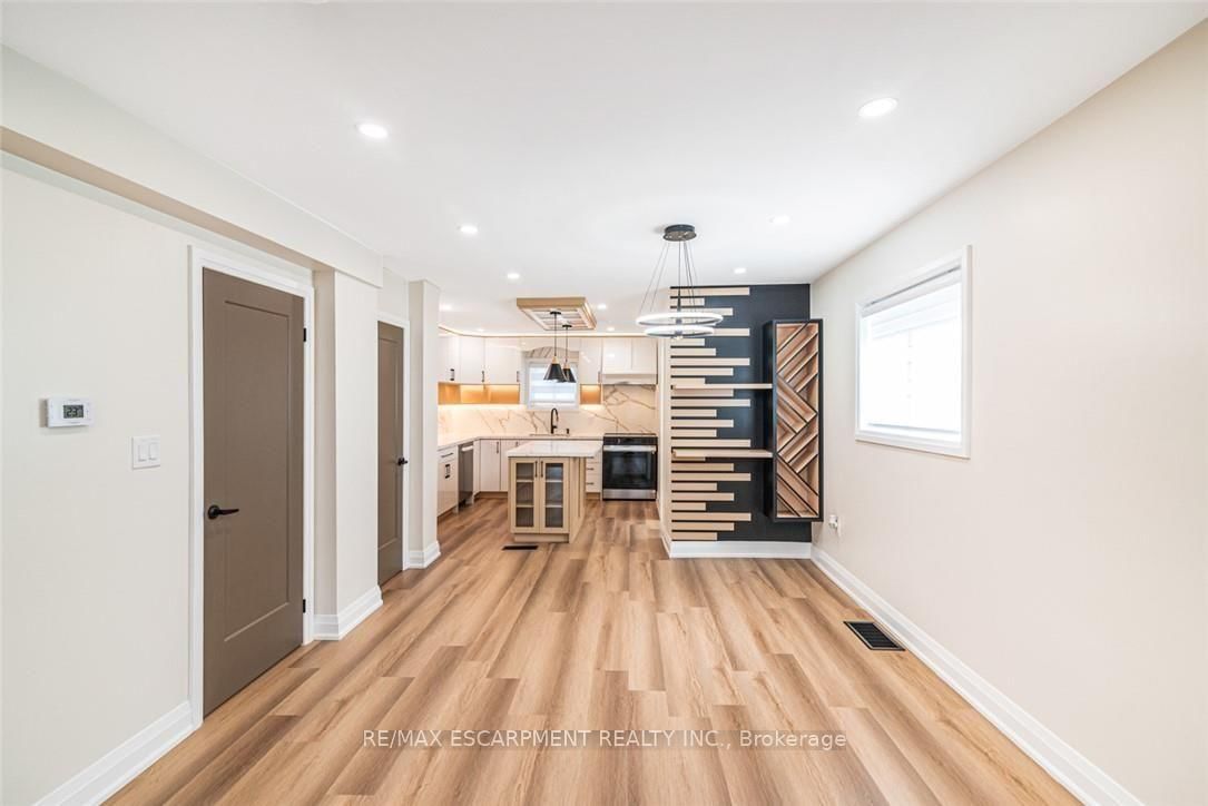 250 Rosslyn Avenue N • Hamilton, ON photo 11