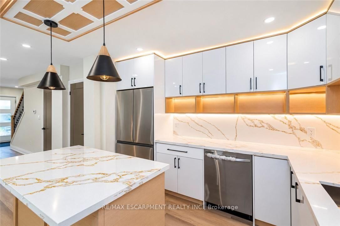 250 Rosslyn Avenue N • Hamilton, ON photo 12