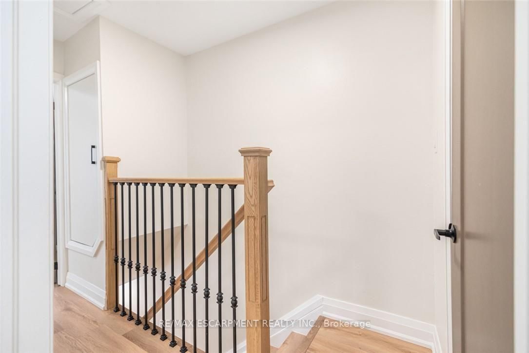 250 Rosslyn Avenue N • Hamilton, ON photo 18