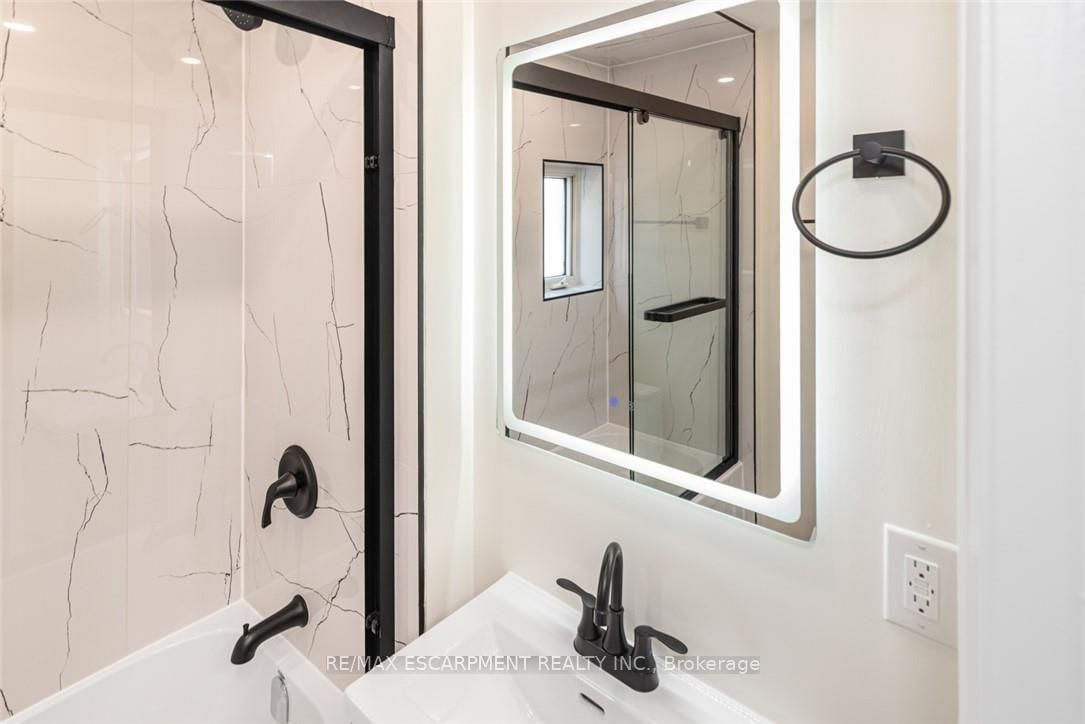 250 Rosslyn Avenue N • Hamilton, ON photo 26