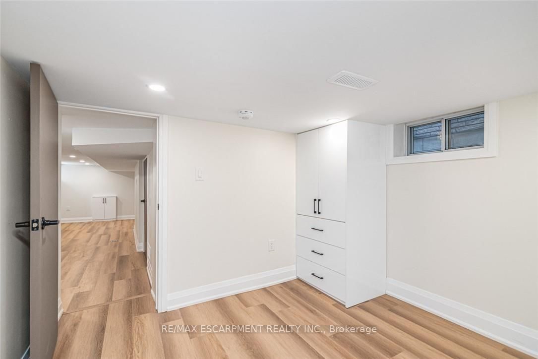 250 Rosslyn Avenue N • Hamilton, ON photo 32
