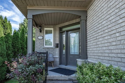 151 Moore Crescent • Hamilton, ON photo 3