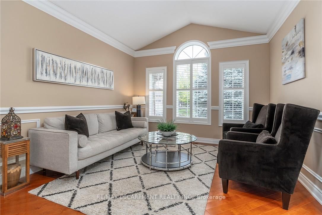 151 Moore Crescent • Hamilton, ON photo 5