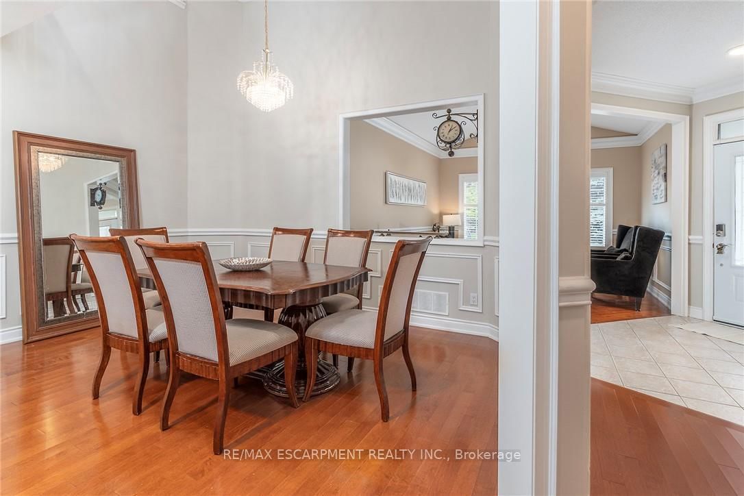 151 Moore Crescent • Hamilton, ON photo 6
