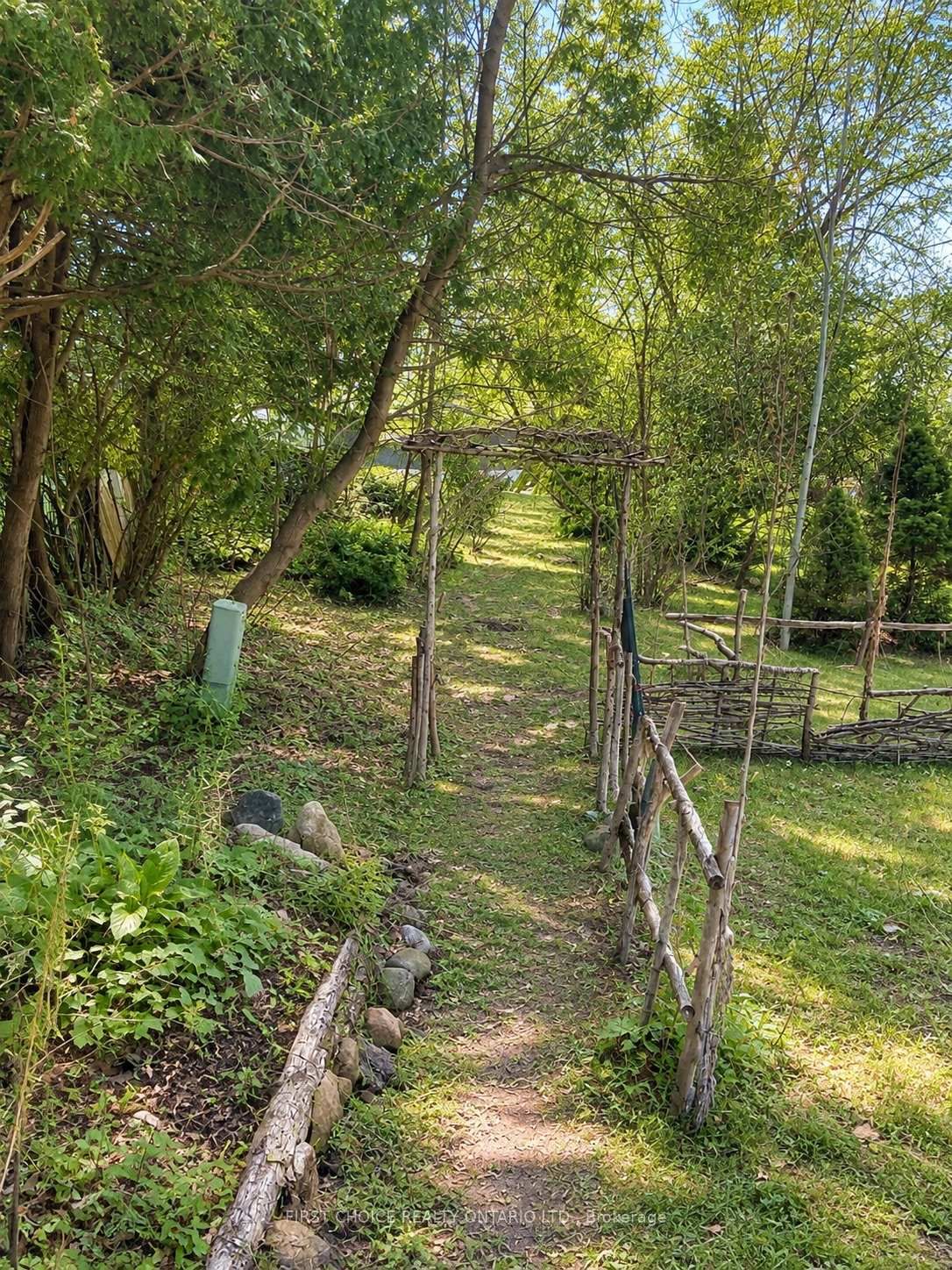 122 Rothesay Drive • Ottawa, ON photo 8