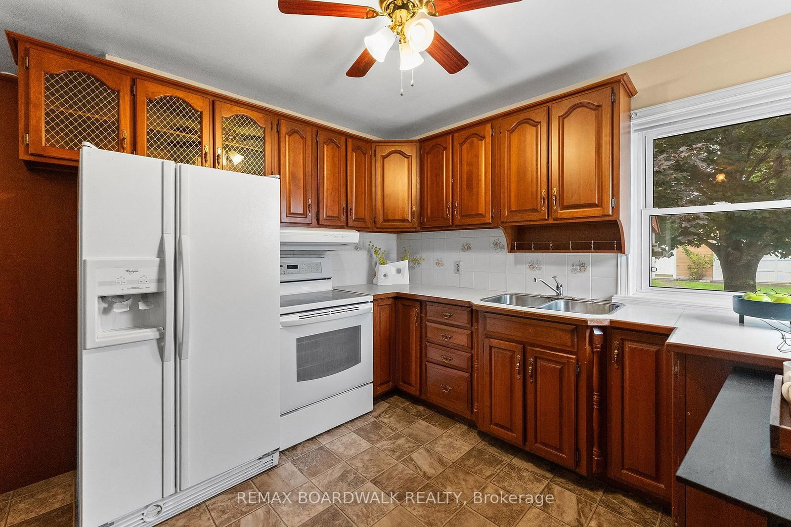 208 Oxford Street E • North Grenville, ON photo 12