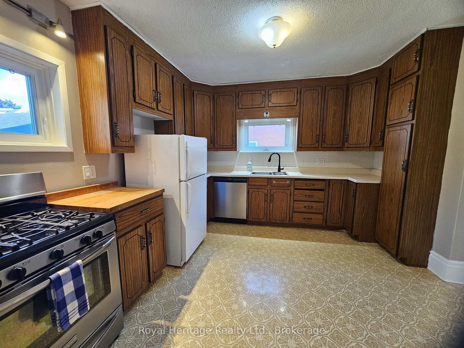 102 Catharine St, Belleville, view 6